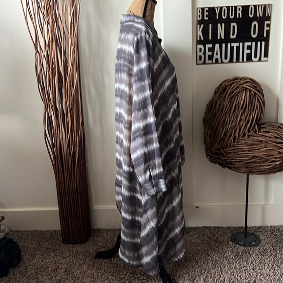 Cato Shear Gray Muted Striped Hi Low Blouse - Picture 3 of 8